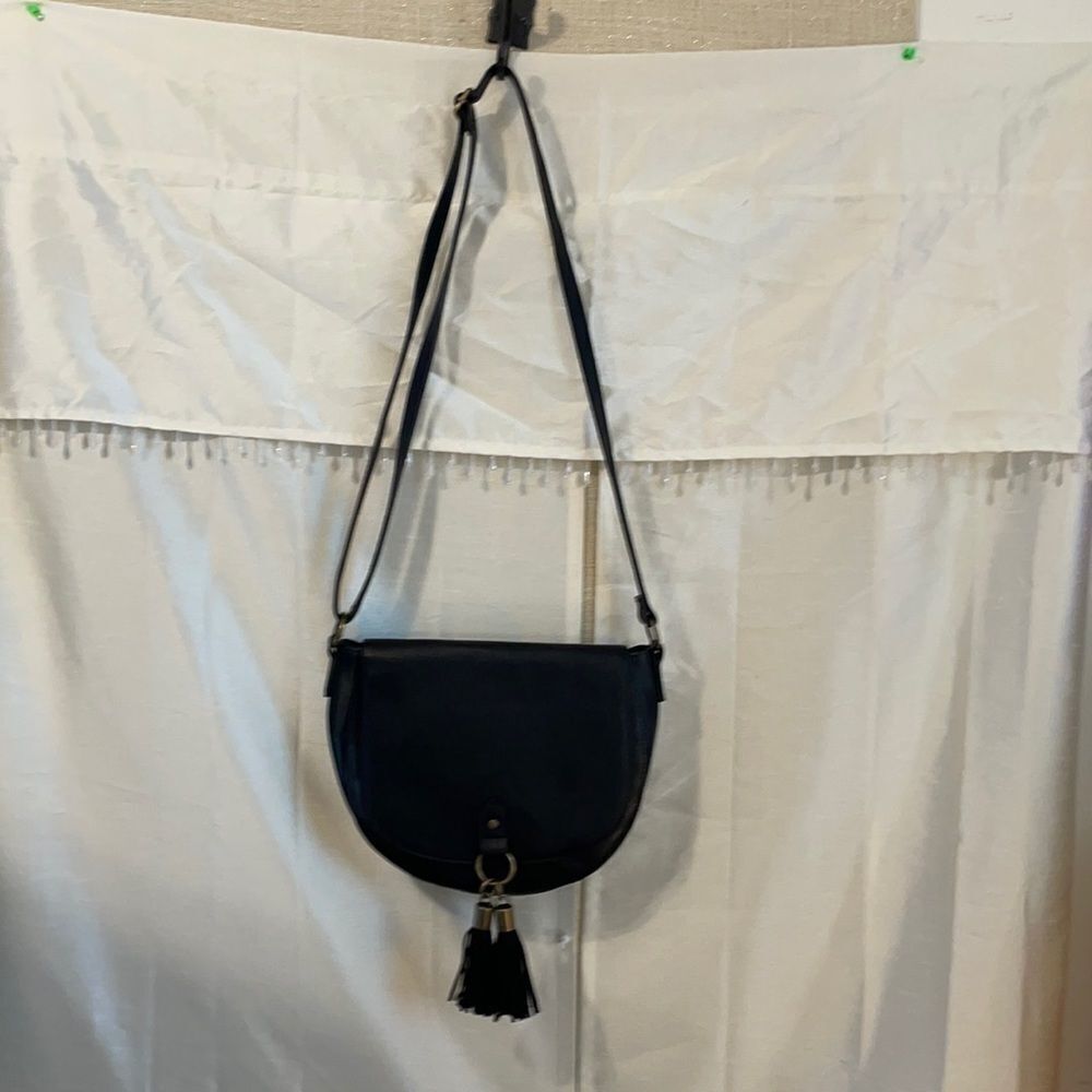 T-shirt & Jeans black crossbody bag with tassels - Picture 2 of 6
